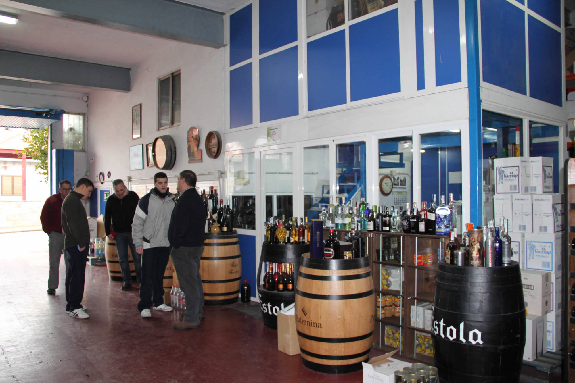 Distribuidor de vinos, cervezas, conservas, licores, alimentos, dulces, Valle del Tiétar sur de Gredos