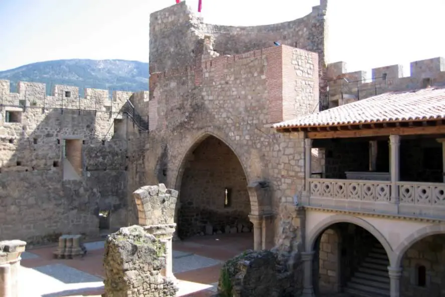 Castillo de La Adrada Turismo Rural