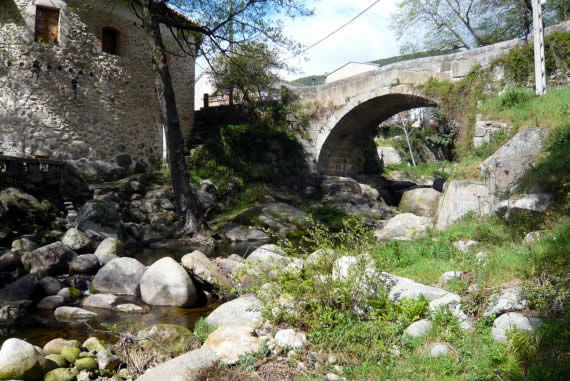 Rutas en Piedralaves rutas senderismo montañismo